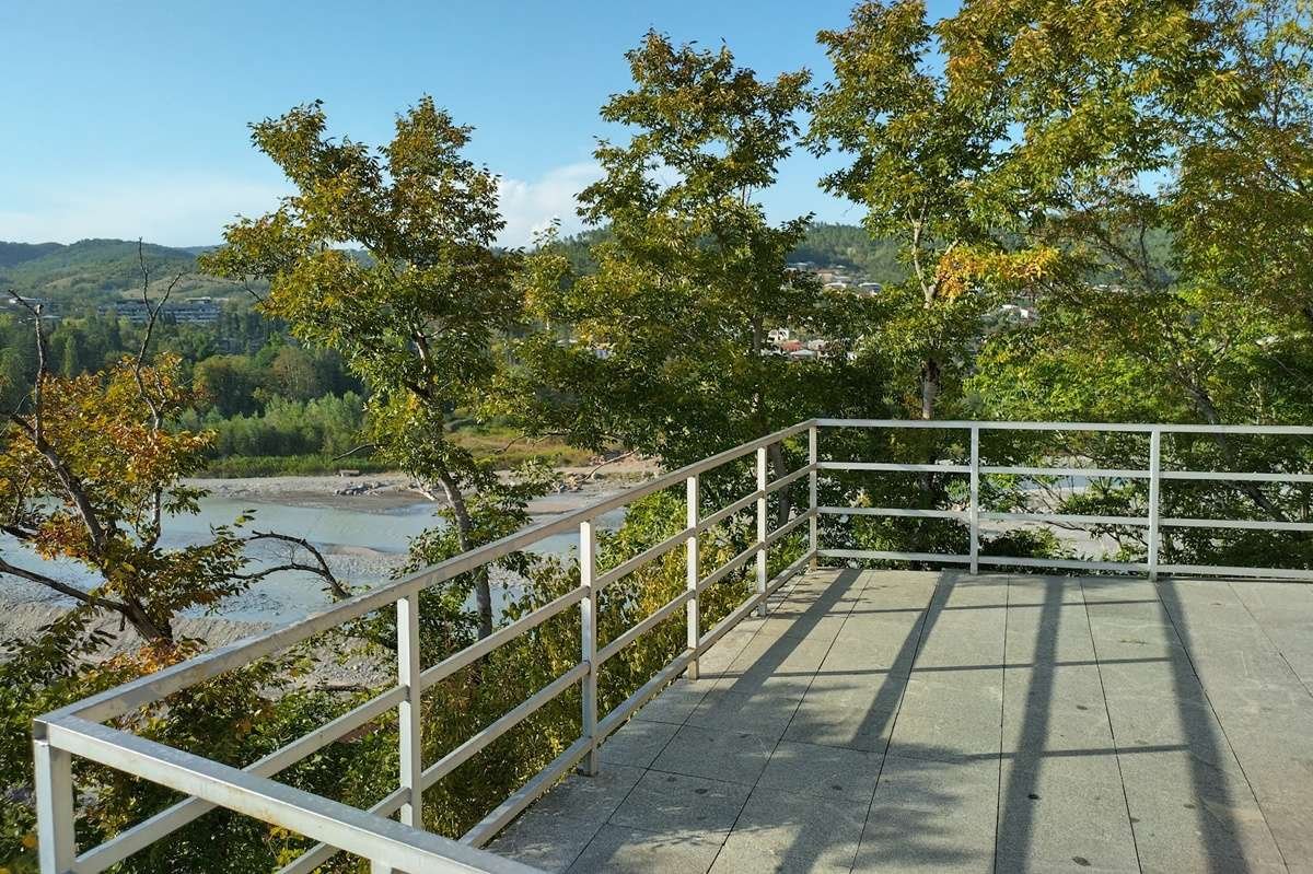 Observation deck near the Temple of Mtsvane Kvavila