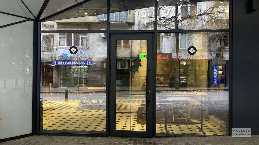 OKRO Coffee Roastery — обжарка кофе и уютная кофейня в Тбилиси