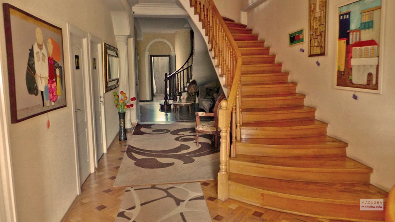 Старый Тбилиси B&B лестница в отеле