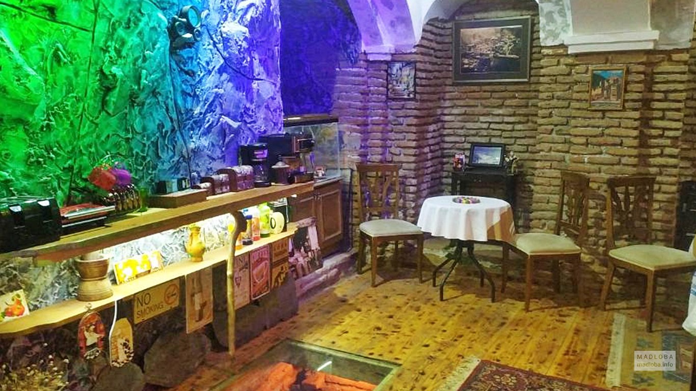 Интерьер Старого винного дома в Тбилиси