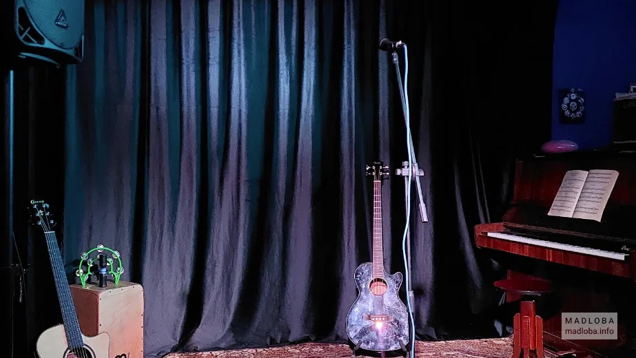 One-Eyed Beagle Art-Bar