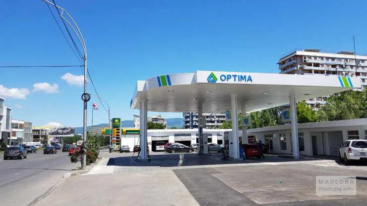 Заправочная станция "Optima" на улице 9 Апреля в Кутаиси