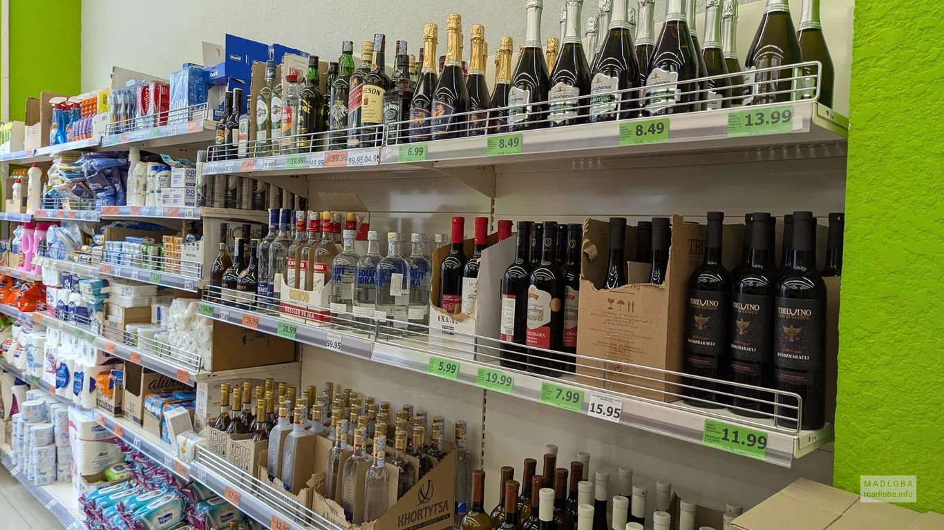 Алкоголь в магазине  Ori Nabaiji
