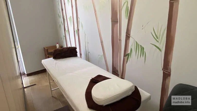 Массажный салон "Oriental Massage Batumi" кушетка