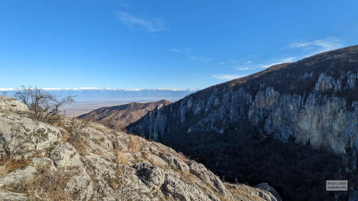 Панорамный вид на горы Кавказа из Орлиного ущелья