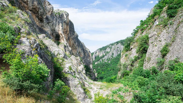 Орлиное ущелье