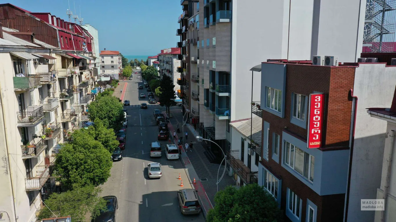 Отель "Ventura" на улице в Батуми