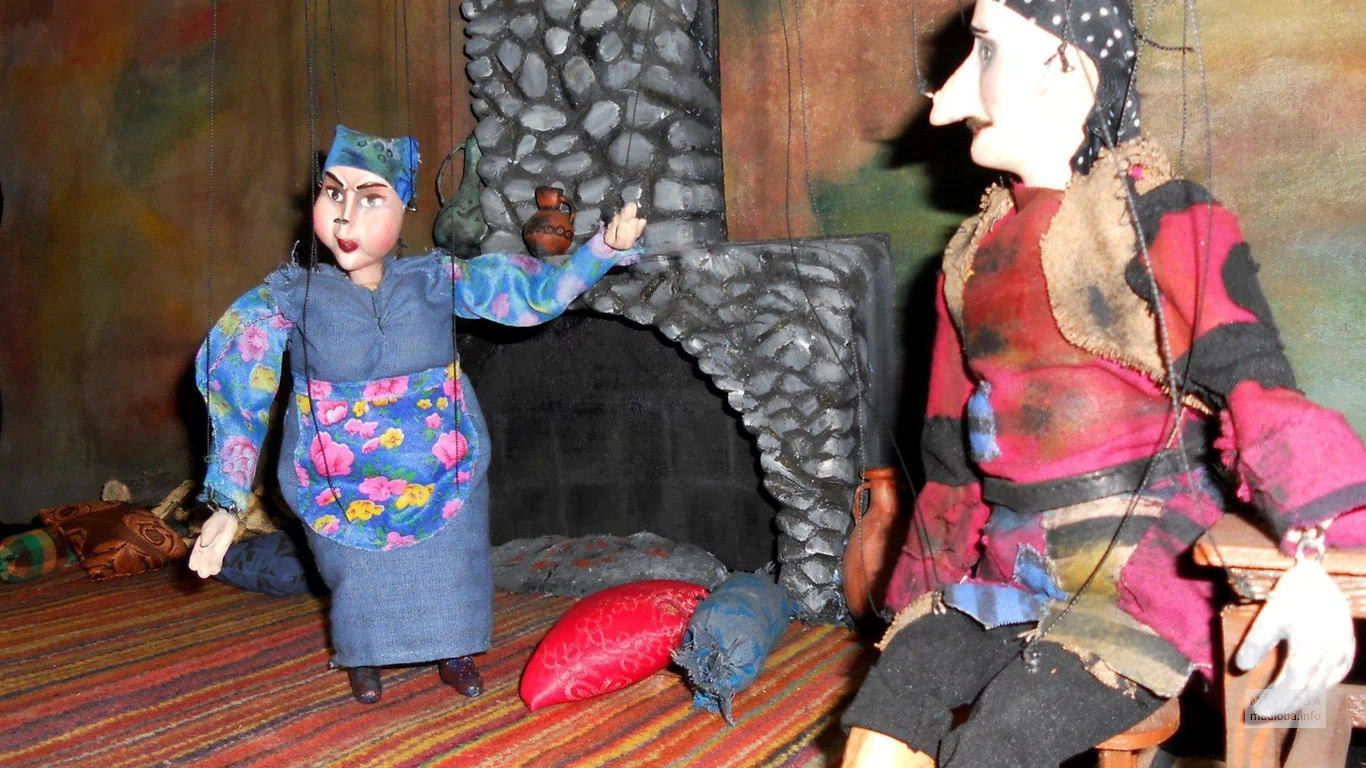 Куклы-марионетки в Our Theatre