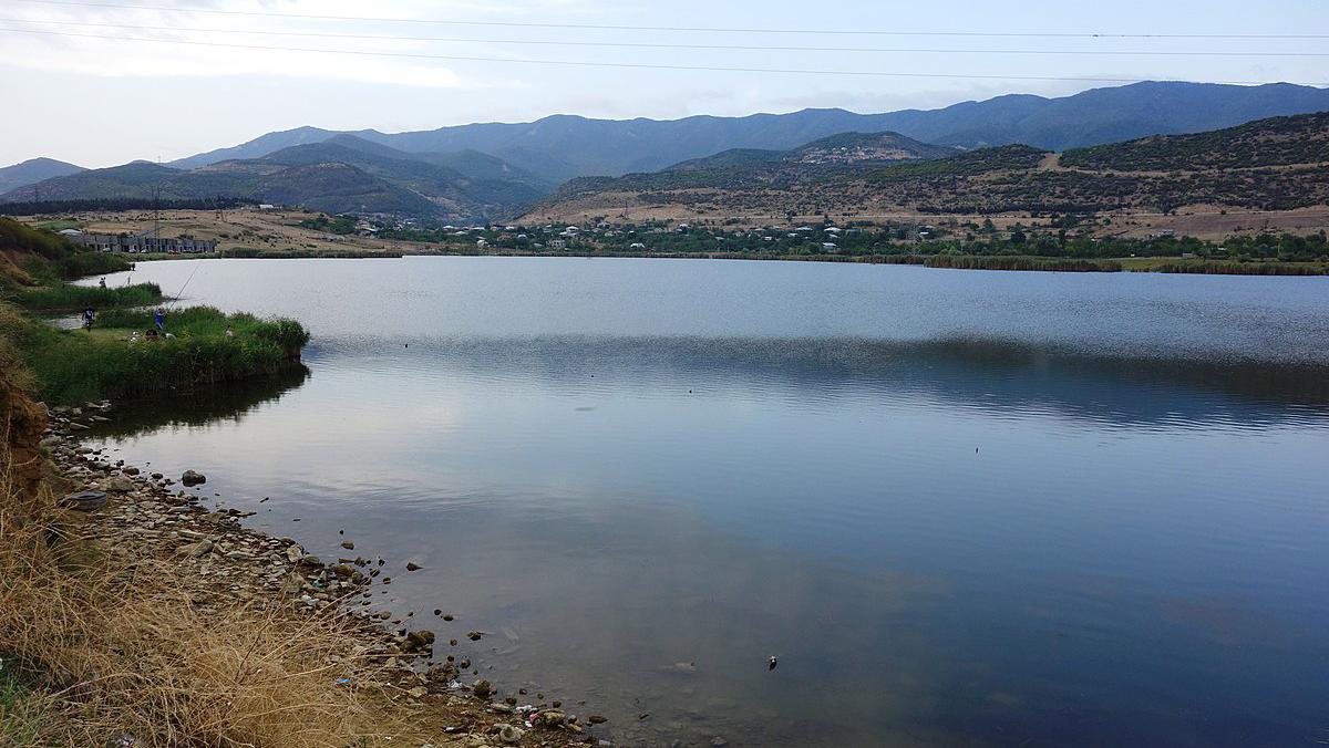 Озеро в село Глдани