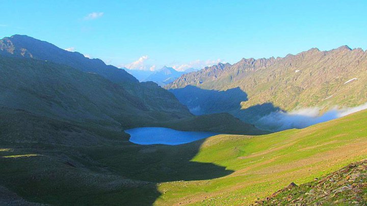 Озеро Чёрных скал