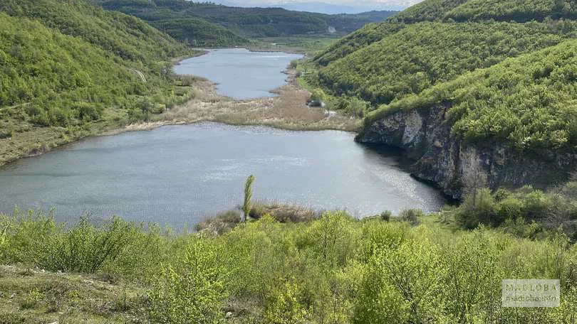 Панорамный вид на озеро Гургумела