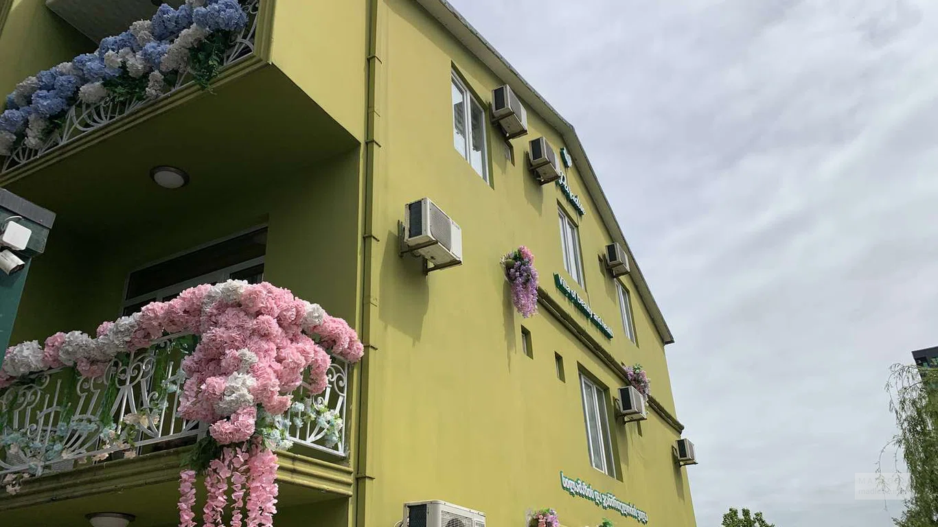 PARADISE — центр красоты и здоровья в Батуми