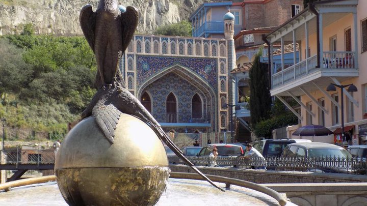 Памятник-фонтан "Сокол и фазан"