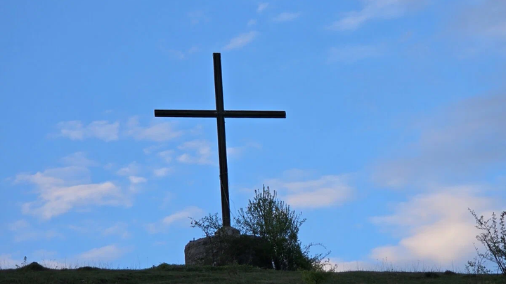 Monument-cross