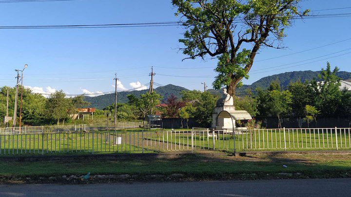 Monument to Egnata Ninoshvili