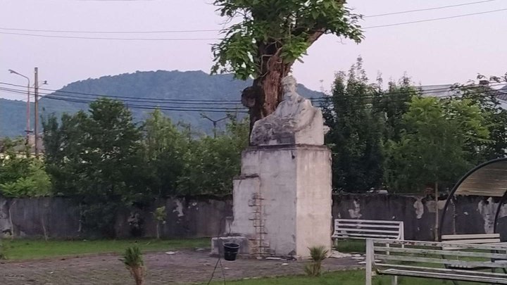 Monument to Egnata Ninoshvili