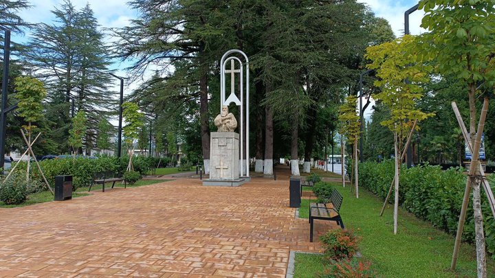 Monument to George Chkondideli