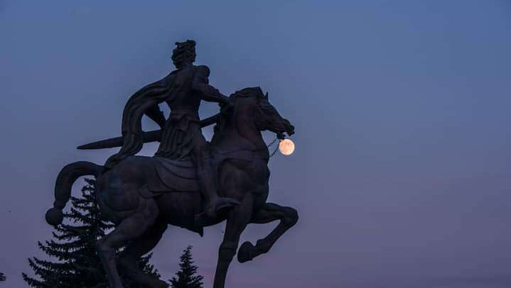 Monument to George Saakadze