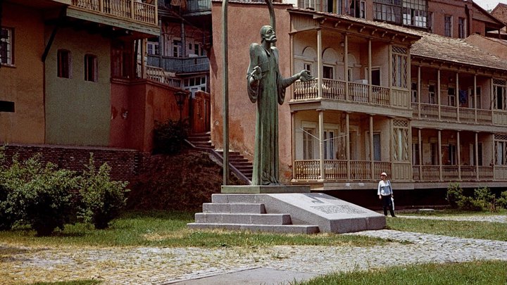 Памятник Иетиму Гурджи