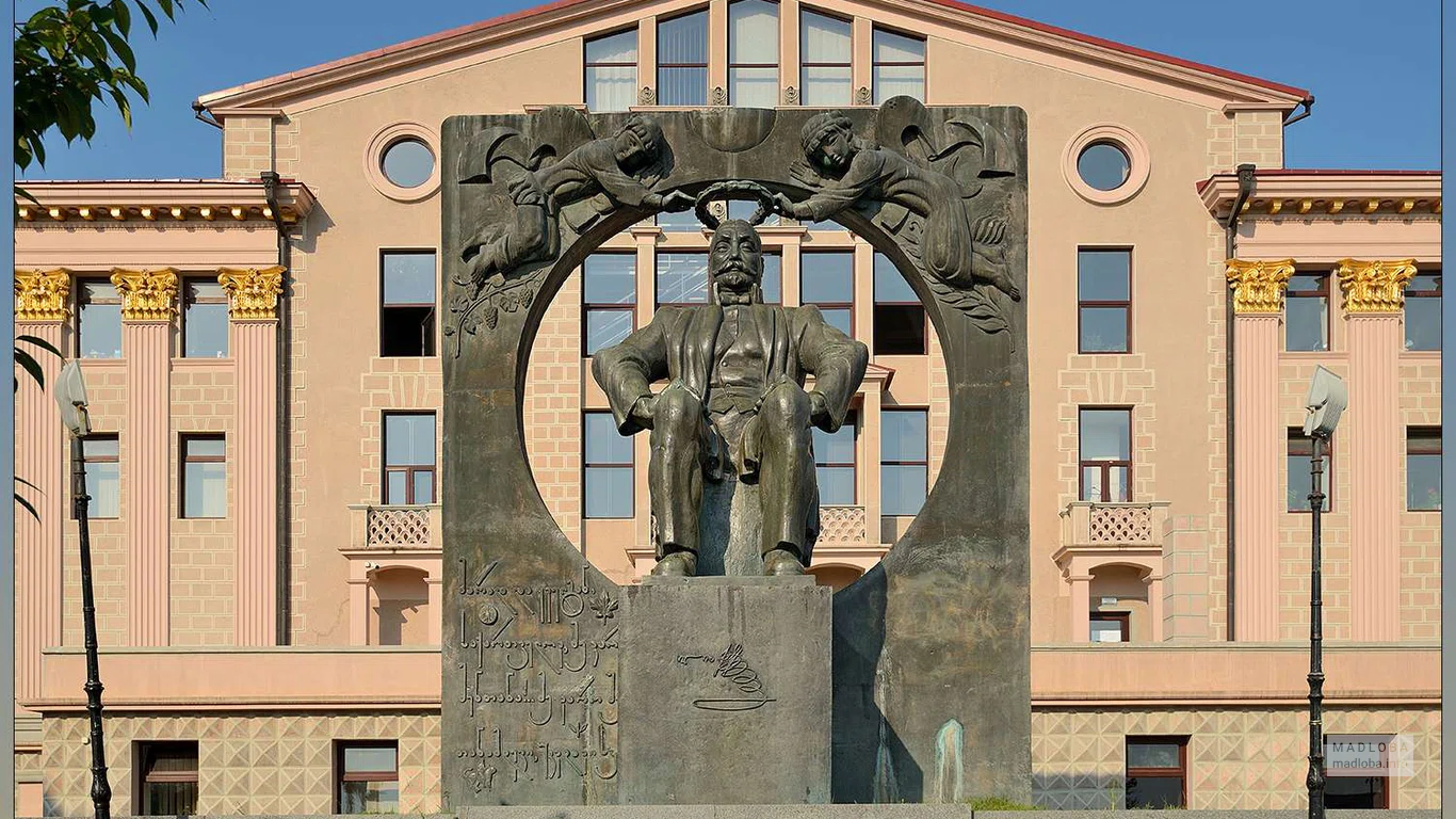 Памятник Илье Чавчавадзе