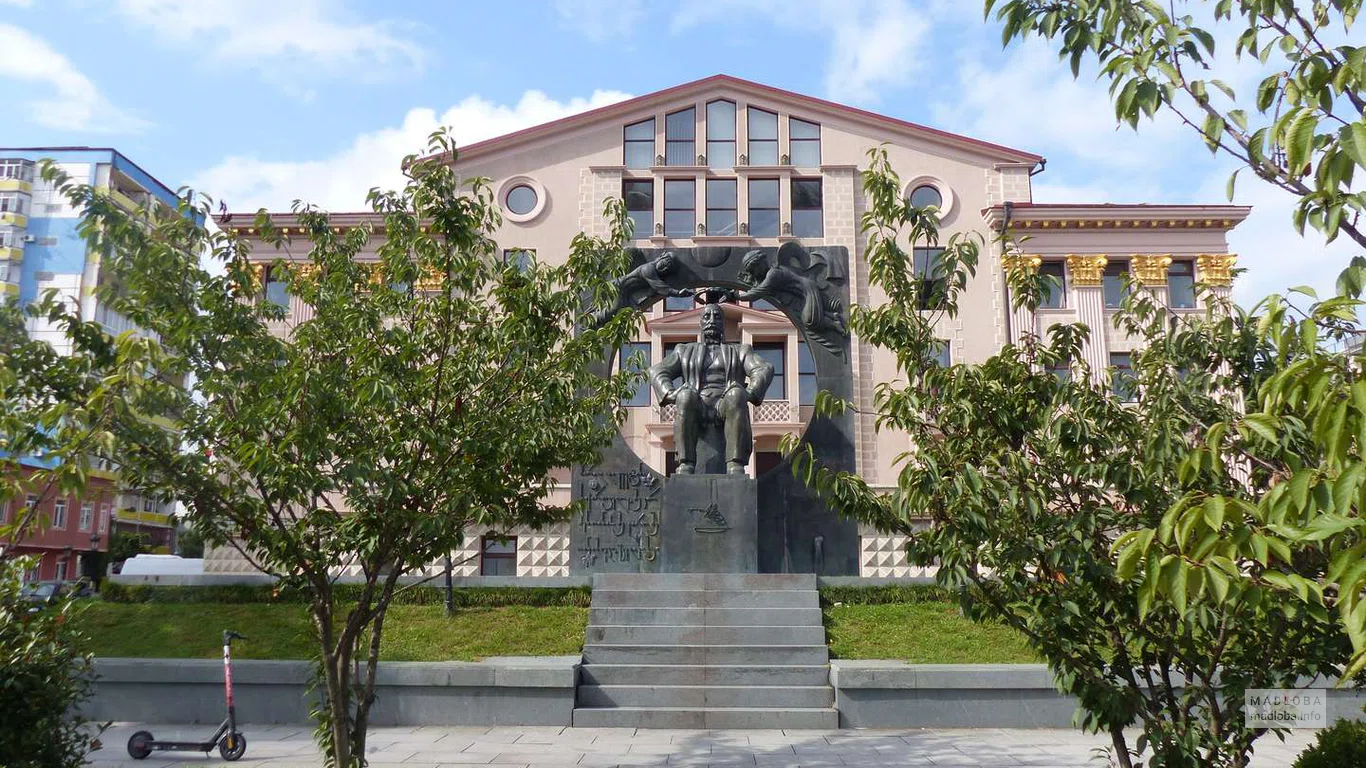 Памятник Илье Чавчавадзе