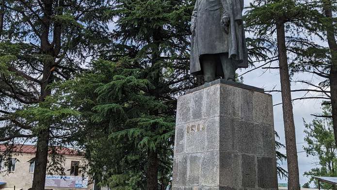 Monument to Ilya Chavchavadze