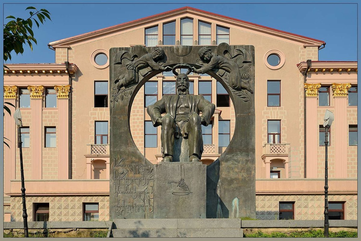 Памятник Илье Чавчавадзе