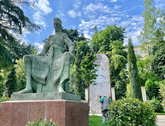 კონსტანტინე გამსახურდიას ძეგლი