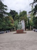 კონსტანტინე გამსახურდიას ძეგლი