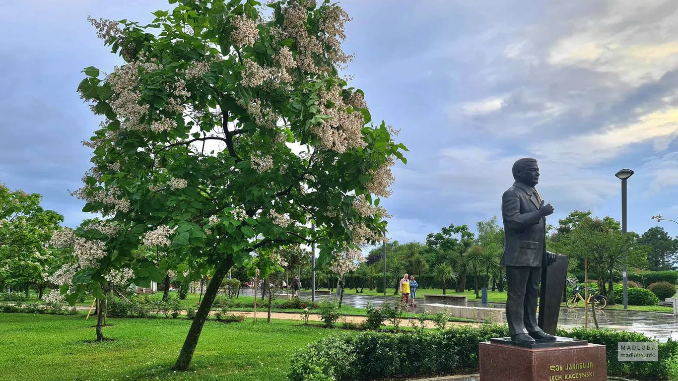 Памятник Леху Качиньскому