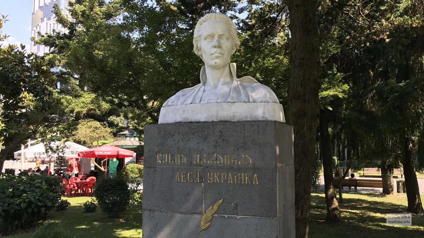 Памятник Лесе Украинке