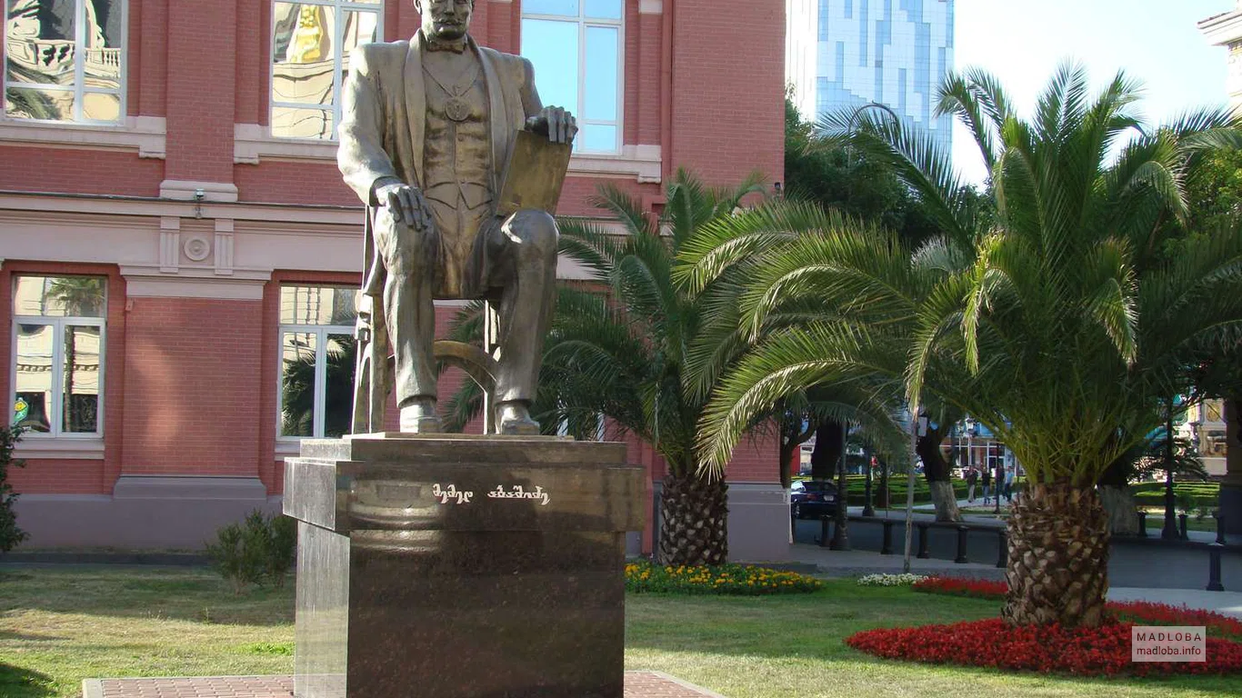 Памятник Мемеду Абашидзе
