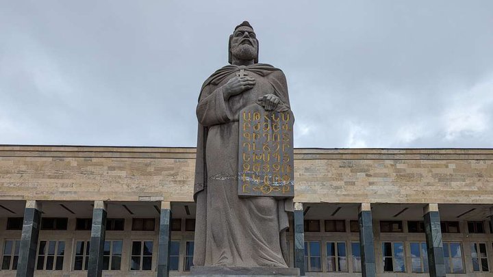 Памятник Месропу Маштоцу