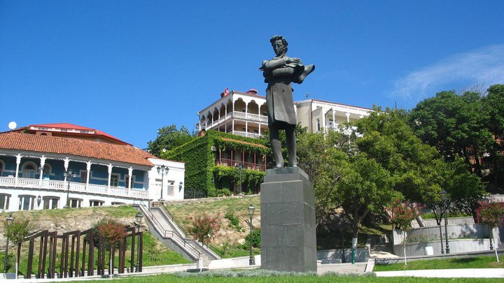 Monument to Nikoloz Baratashvili