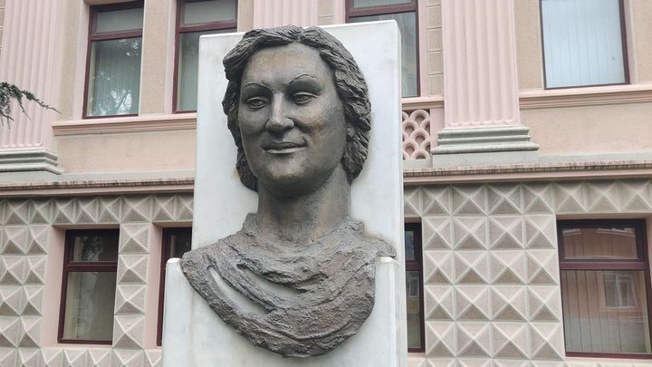 Памятник Нуну Тетрадзе