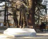 რამაზ ჩხიკვაძის ძეგლი