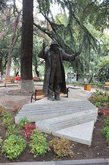 რამაზ ჩხიკვაძის ძეგლი