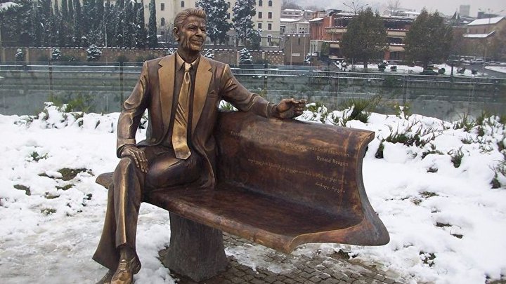 Памятник Рональду Рейгану