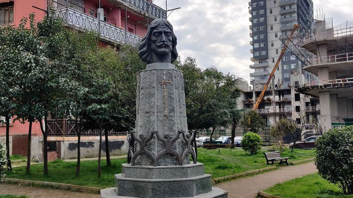 Памятник Селиму Химшиашвили