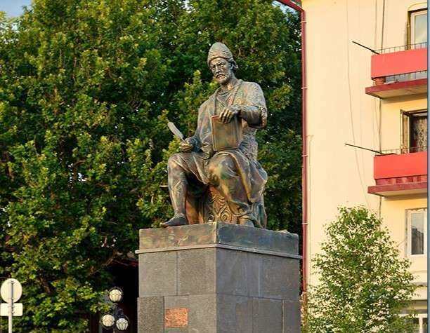 Статуя Шота Руставели