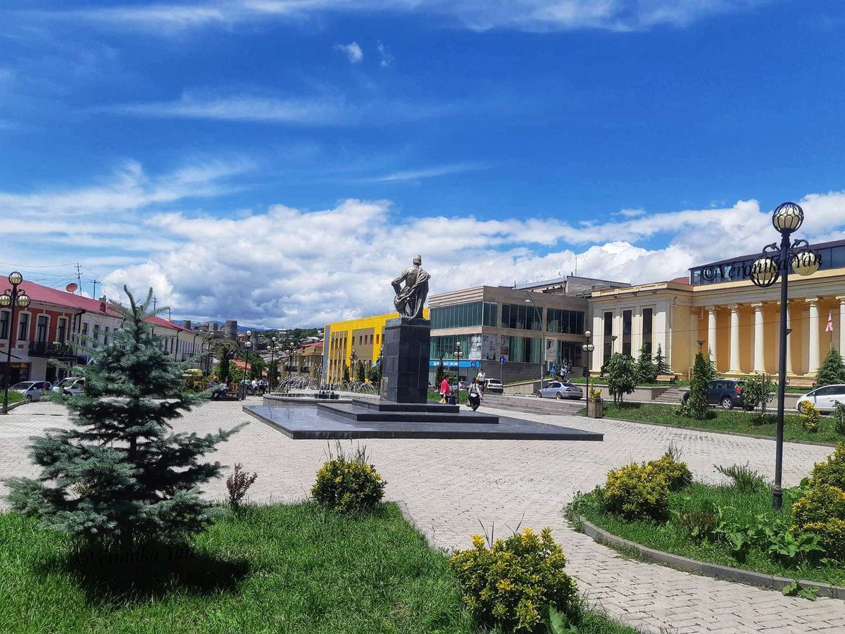 Статуя Шота Руставели