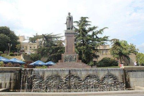 Памятник Шота Руставели