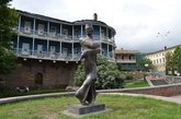 შოთა ყავლაშვილის ძეგლი