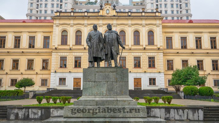 Monument to Tsereteli and Chavchavadze