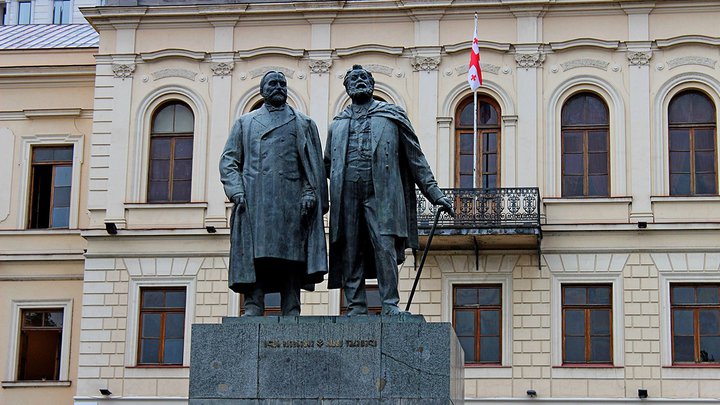 Памятник Церетели и Чавчавадзе