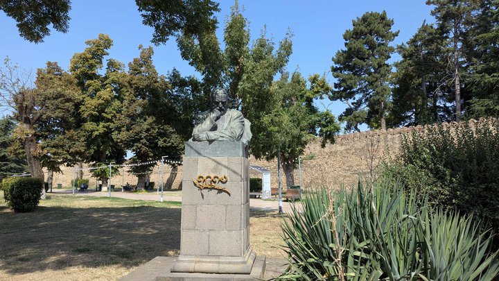 Monument to Victor Hugo