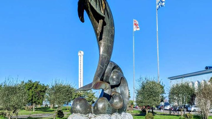 Dolphin Monument