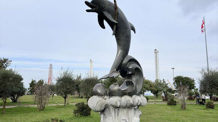 დელფინის ძეგლი