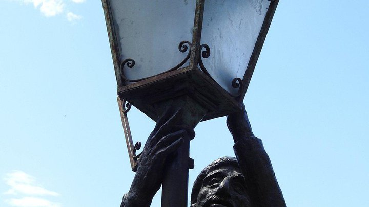 Monument to the Lamplighter