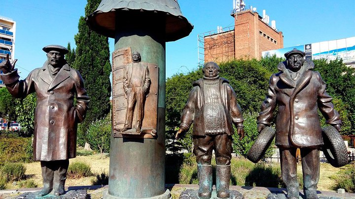 Monument to the heroes of the movie Mimino